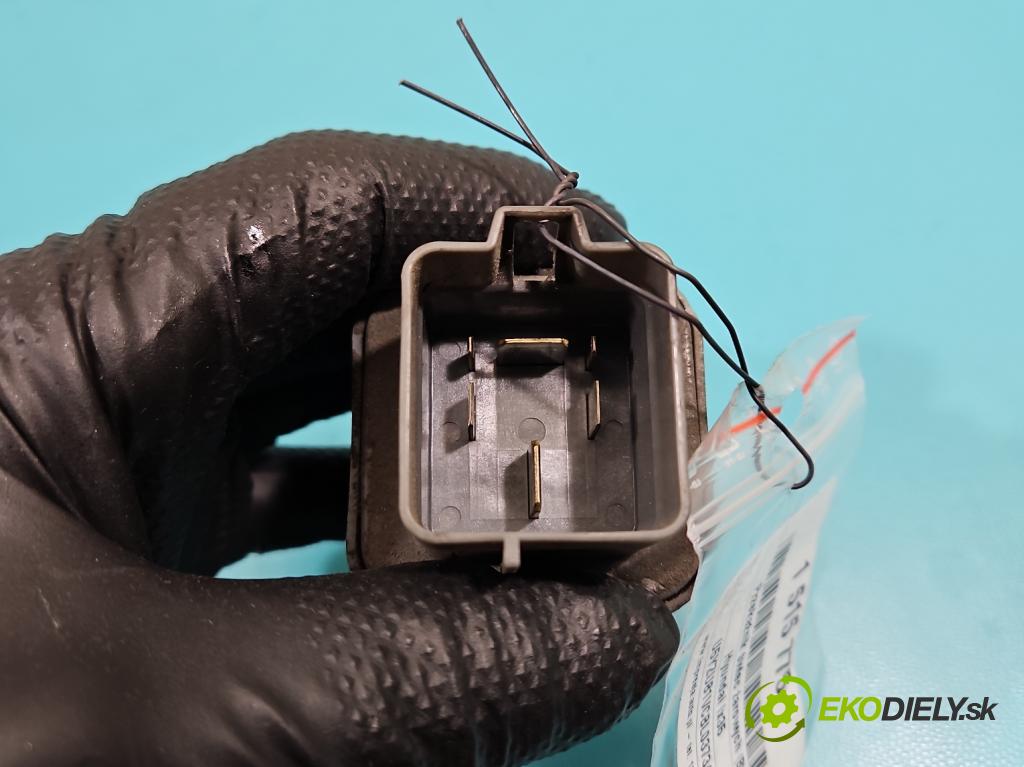 Hyundai Ix35 2.0 crdi 4wd 136 HP manual 100 kW 1995 cm3 5- Relé: svíčky: zařicích: 36833-2F150 (Relé)