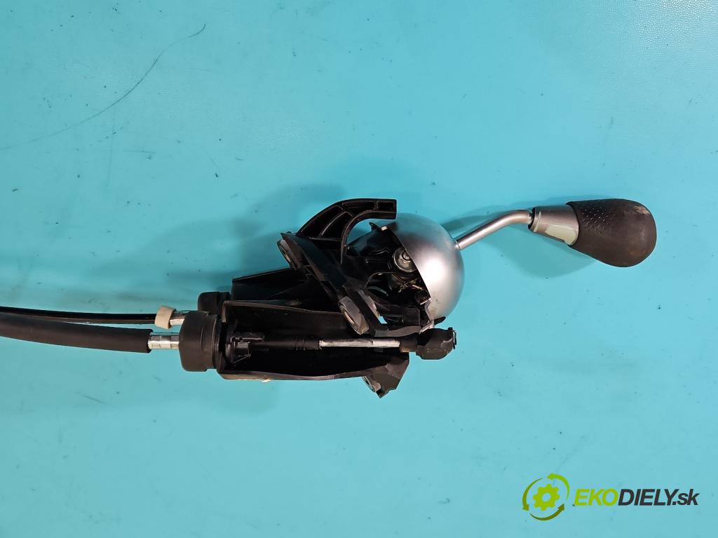 Honda Fr-v 1.7 16V 125 HP manual 92 kW 1668 cm3 5- Páka: Změny: stupeň,rýchlosť  (Rýchlostná páka (kulisa))