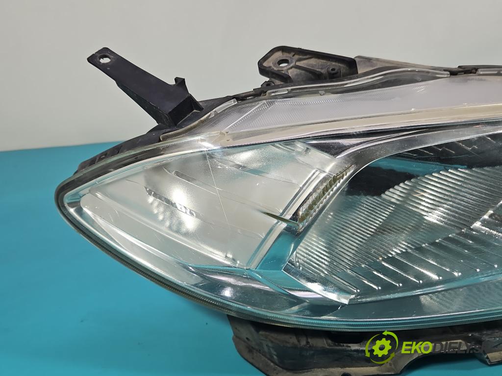 Honda Fr-v 1.7 16V 125 HP manual 92 kW 1668 cm3 5- Reflektor: pravý  (Svetlo predné pravé)