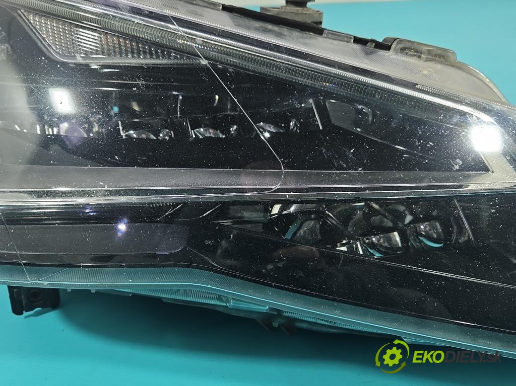 Seat Leon III 2012-2020 2.0 tdi 150 HP automatic 110 kW 1968 cm3 5- Reflektor: pravý 5F1941008B (Svetlo predné pravé)