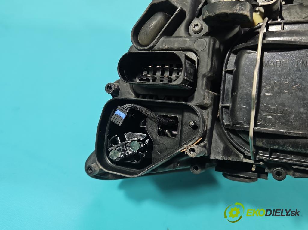 Seat Leon III 2012-2020 2.0 tdi 150 HP automatic 110 kW 1968 cm3 5- Reflektor: pravý 5F1941008B (Svetlo predné pravé)