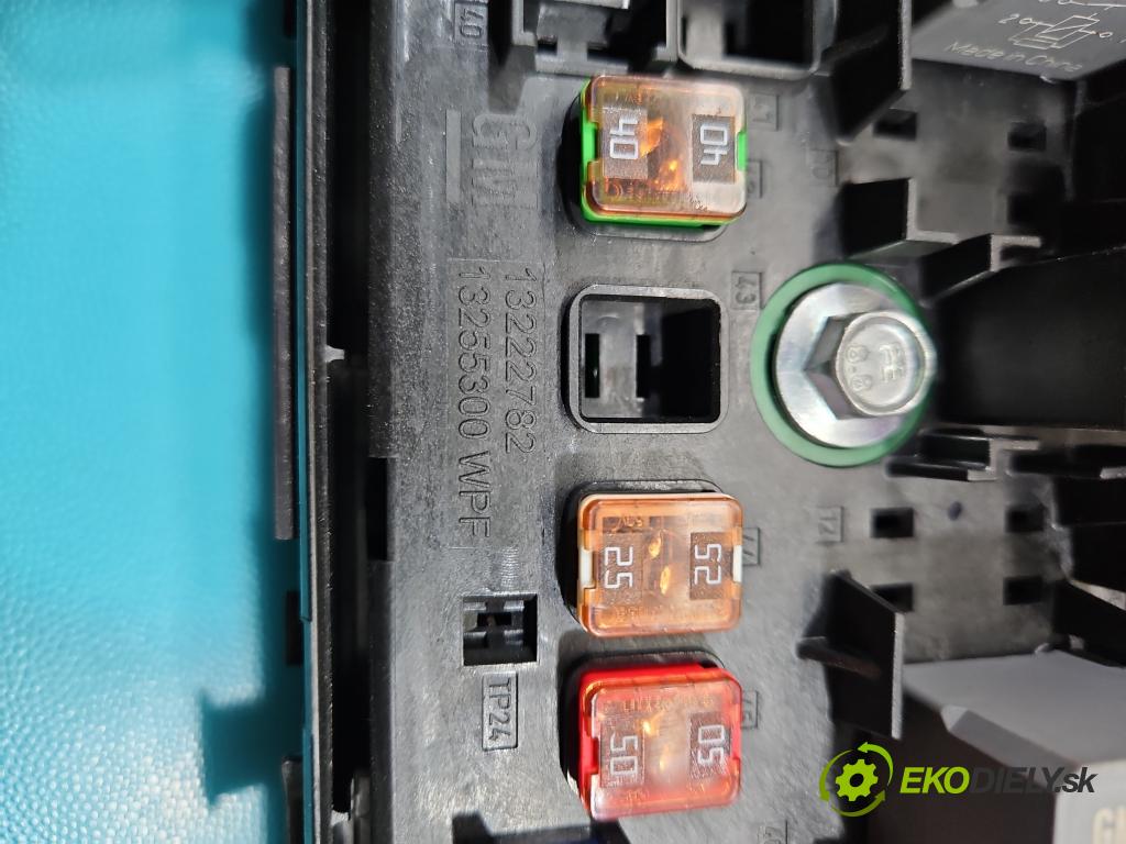 Opel Insignia A 2008-2017 2.0 cdti 160 HP manual 118 kW 1956 cm3 5- skrinka poistka 529050199 (Poistková skrinka)