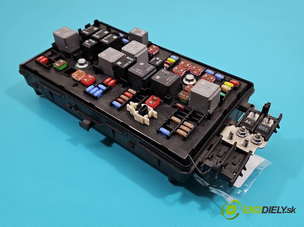 Opel Insignia A 2008-2017 2.0 cdti 160 HP manual 118 kW 1956 cm3 5- skrinka poistka 529050199 (Poistková skrinka)