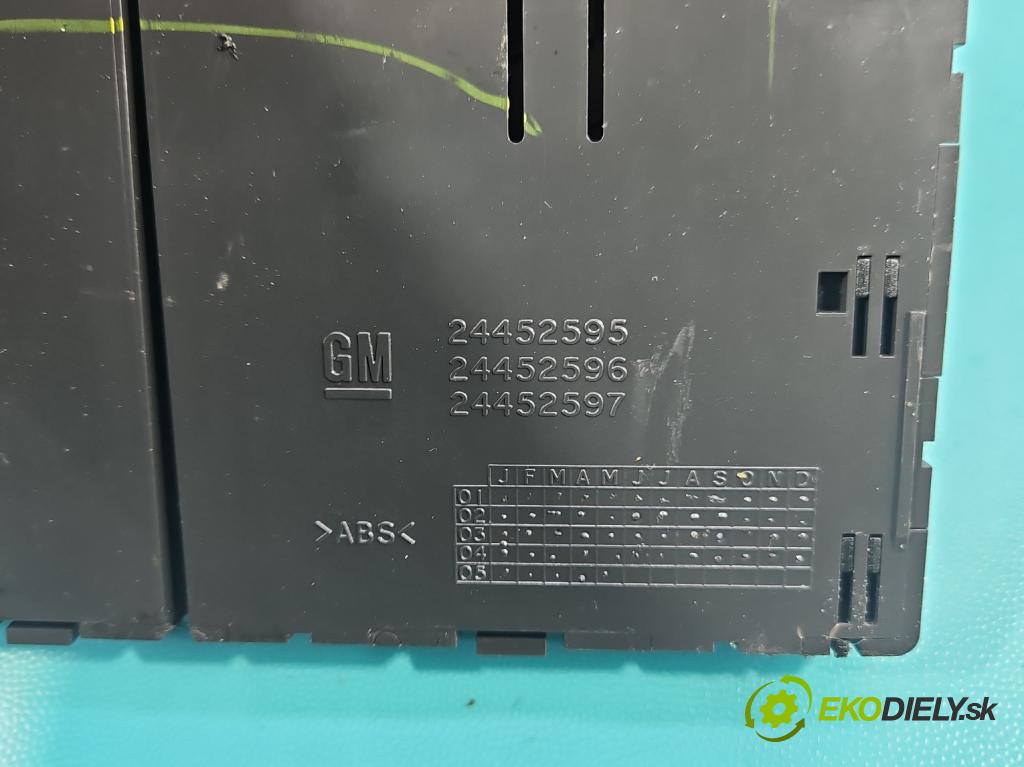 Opel Vectra C 2002-2008 1.9 cdti 120 hp manual 88 kW 1910 cm3 5- Rukojeť: na napoje: 24452595 (Držák nápojů)