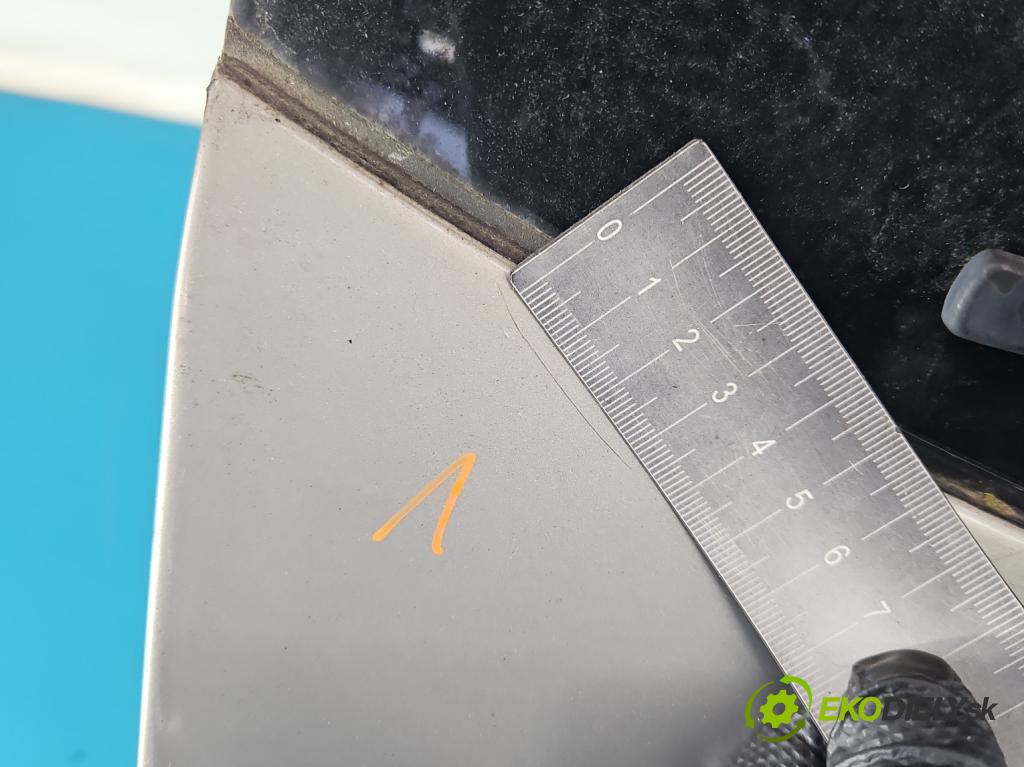 Opel Vectra C 2002-2008 1.9 cdti 120 hp manual 88 kW 1910 cm3 5- zadní kufrové dveře  (Zadní kapota (kufr))