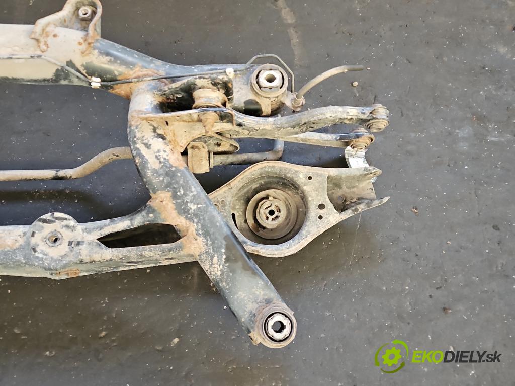 Vw Passat B7 2010-2014 2.0 tdi 170 hp automatic 125 kW 1968 cm3 5- zadní výztuha  (Zadní výztuha)