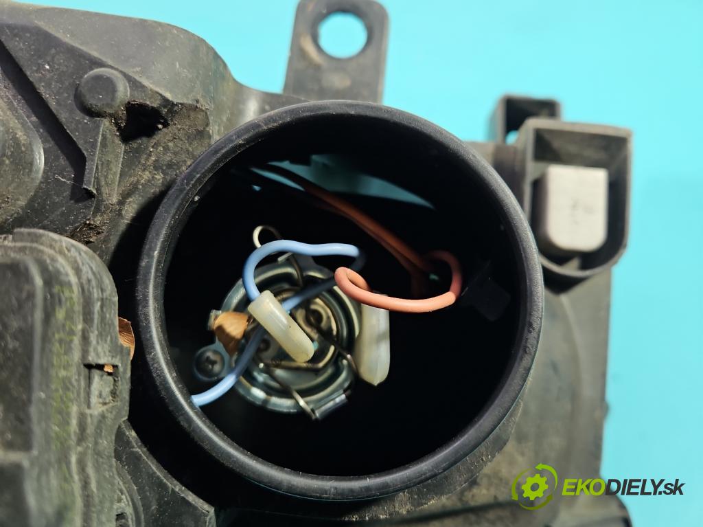 Renault Megane II 2003-2008 1.6 16v 111KM manual 82 kW 1598 cm3 4- Reflektor: pravý  (Svetlo predné pravé)