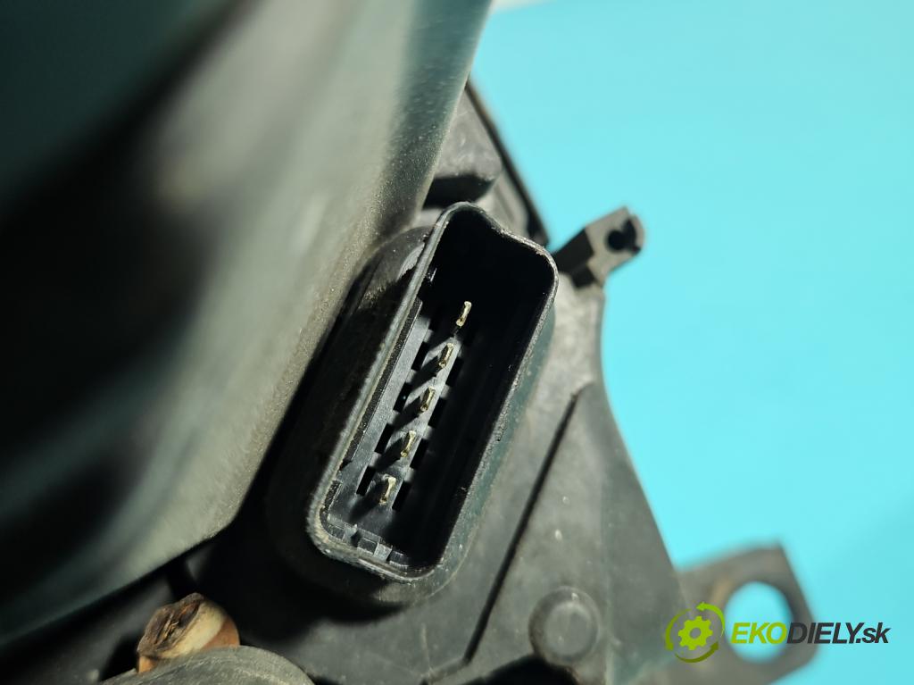 Renault Megane II 2003-2008 1.6 16v 111KM manual 82 kW 1598 cm3 4- Reflektor: pravý  (Svetlo predné pravé)