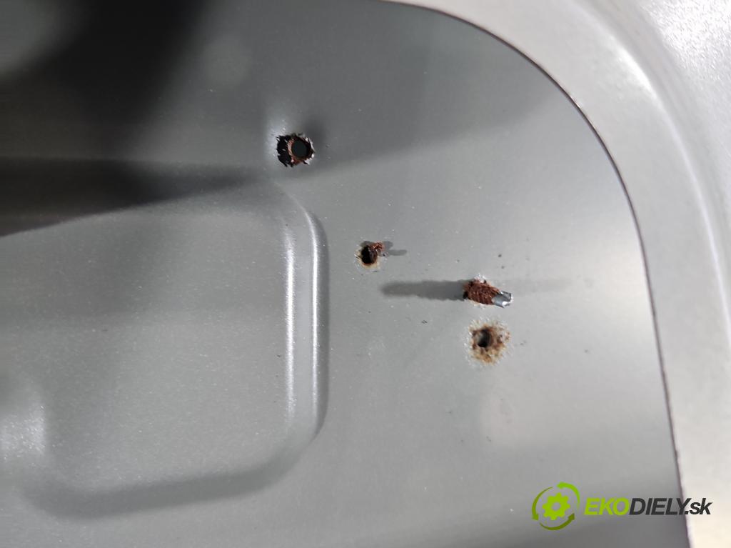 Hyundai Ix35 2.0 crdi 4wd 136hp manual 100 kW 1995 cm3 5- zadní kufrové dveře  (Zadní kapota (kufr))