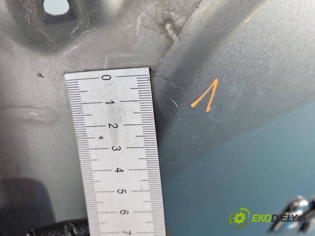 Hyundai Ix35 2.0 crdi 4wd 136hp manual 100 kW 1995 cm3 5- zadní kufrové dveře  (Zadní kapota (kufr))