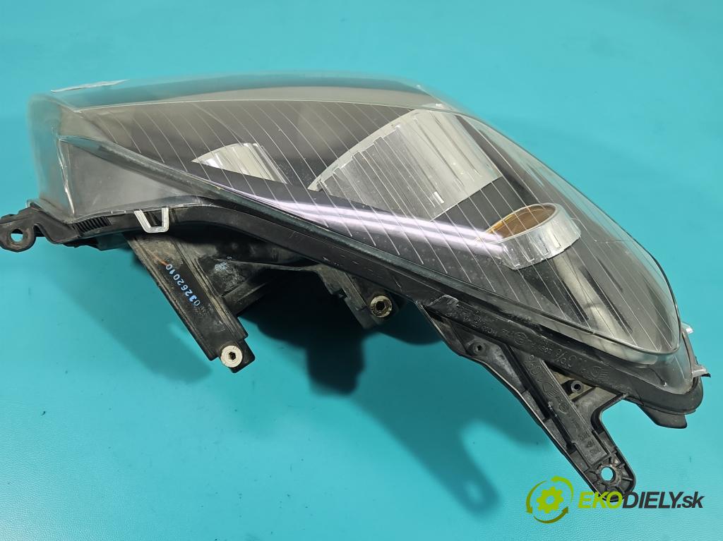 Opel Astra III 2004-2014 1.3 cdti 90 HP manual 66 kW 1248 cm3 5- Reflektor: pravý  (Svetlo predné pravé)