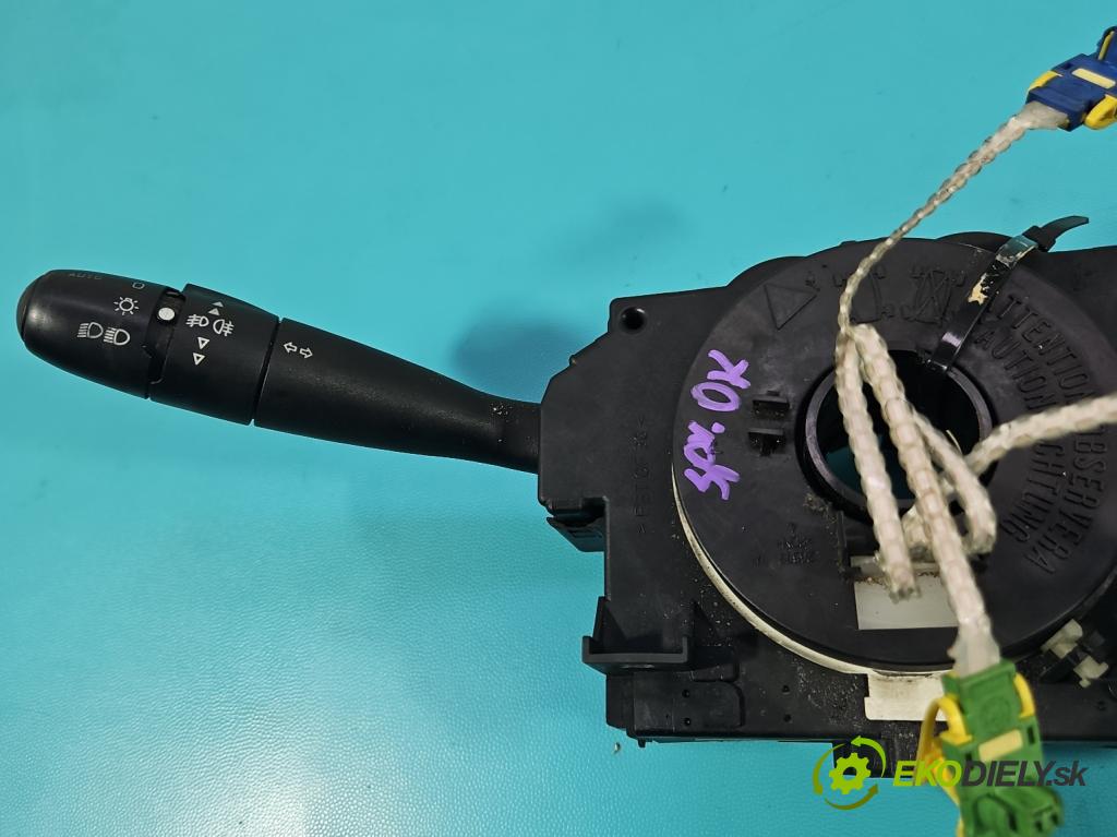 Peugeot 307 2.0 HDI 136 HP manual 100 kW 1997 cm3 5- prepínač komplex: 96533587XT (Prepínacie páčky pod volantom)