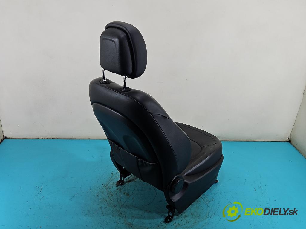 Hyundai Ix35 2.0 crdi 4wd 136hp manual 100 kW 1995 cm3 5- sedačke: komplet
