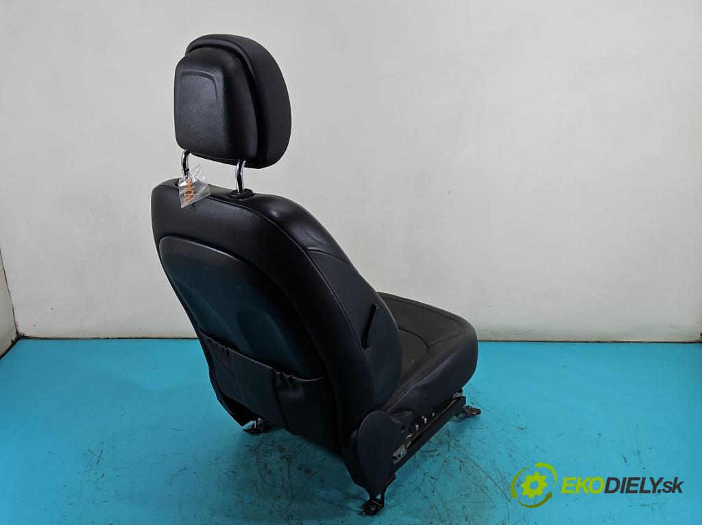 Hyundai Ix35 2.0 crdi 4wd 136hp manual 100 kW 1995 cm3 5- sedačke: komplet
