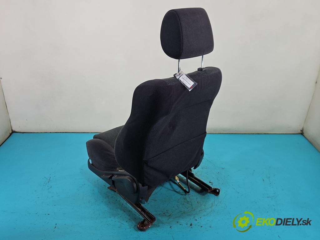 Toyota Corolla E12 2001-2009 2.0 D4D 90 HP manual 66 kW 1995 cm3 5- Sedačka ľavý  (Sedadlo)