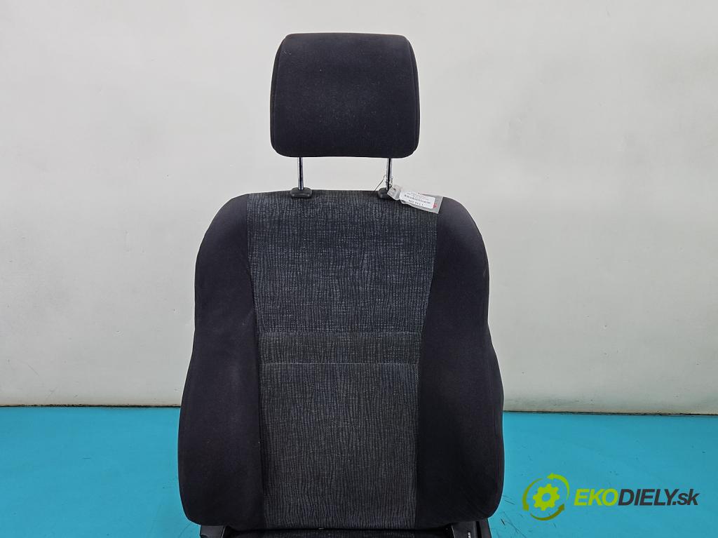 Toyota Corolla E12 2001-2009 2.0 D4D 90 HP manual 66 kW 1995 cm3 5- Sedačka ľavý  (Sedadlo)