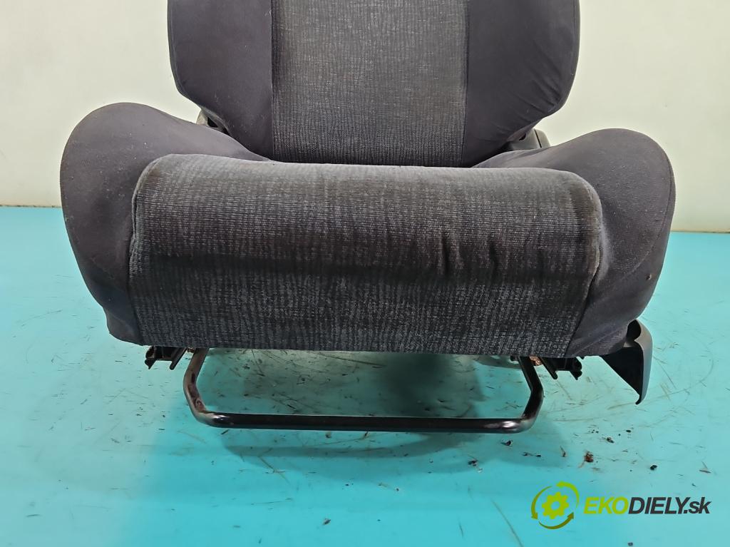 Toyota Corolla E12 2001-2009 2.0 D4D 90 HP manual 66 kW 1995 cm3 5- Sedačka ľavý  (Sedadlo)