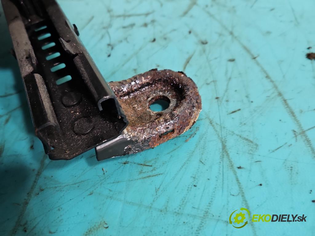 Toyota Corolla E12 2001-2009 2.0 D4D 90 HP manual 66 kW 1995 cm3 5- Sedačka pravý  (Sedadlo)