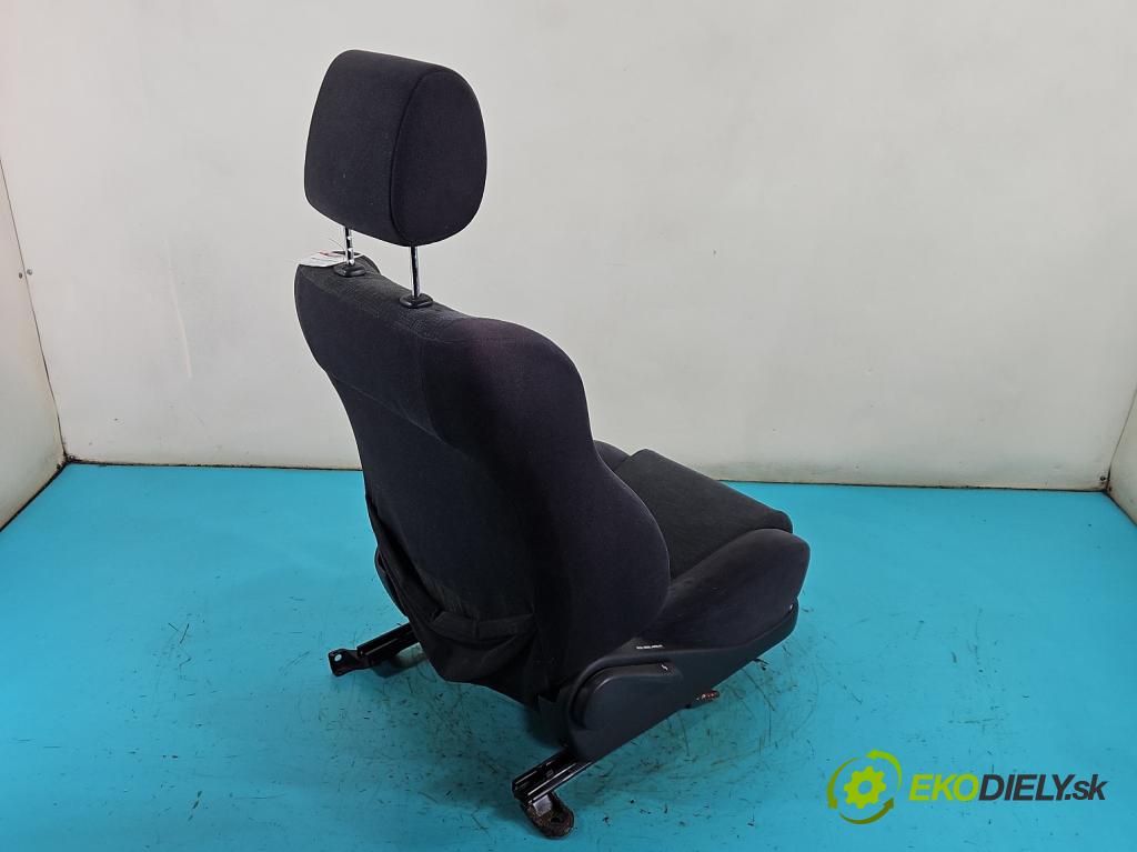 Toyota Corolla E12 2001-2009 2.0 D4D 90 HP manual 66 kW 1995 cm3 5- Sedačka pravý  (Sedadlo)