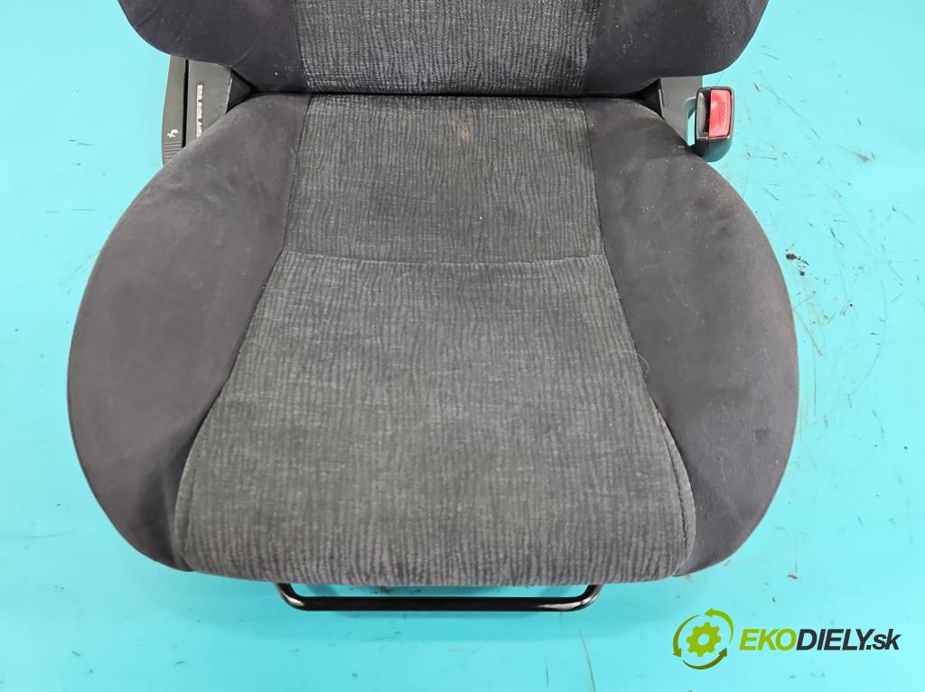 Toyota Corolla E12 2001-2009 2.0 D4D 90 HP manual 66 kW 1995 cm3 5- Sedačka pravý  (Sedadlo)