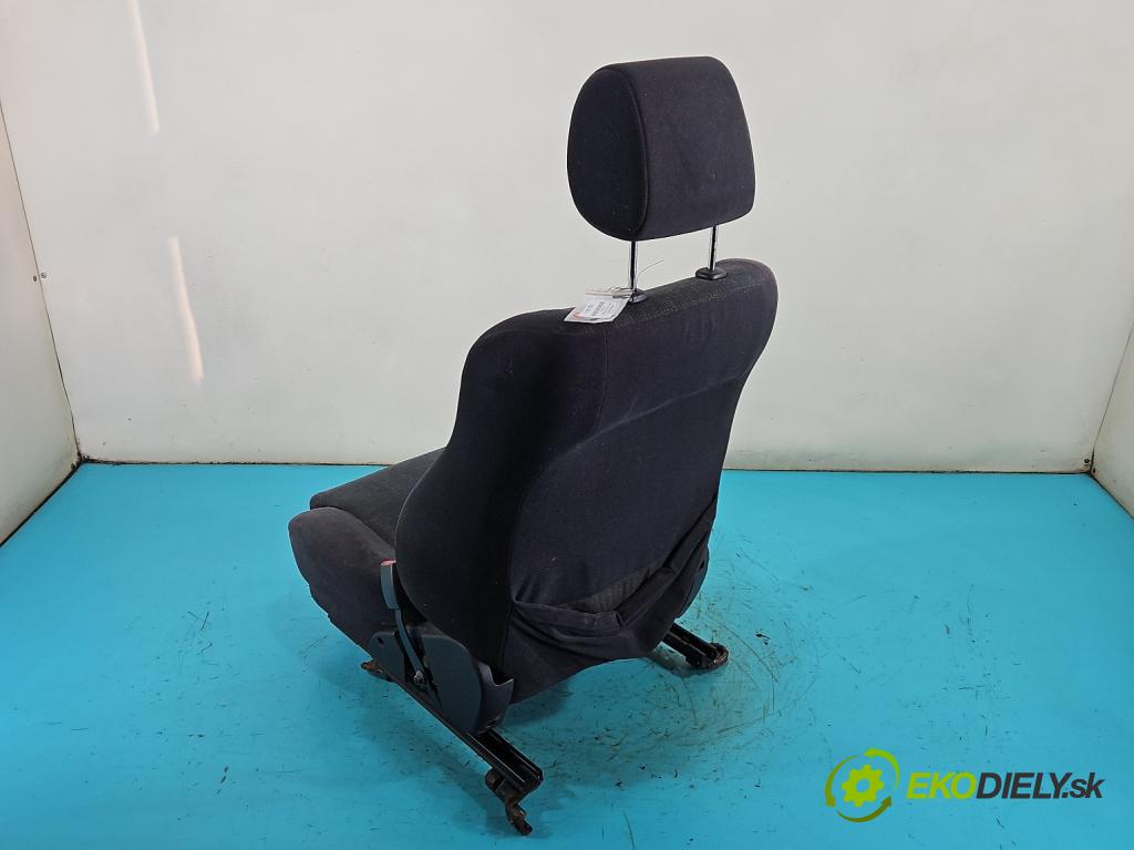 Toyota Corolla E12 2001-2009 2.0 D4D 90 HP manual 66 kW 1995 cm3 5- Sedačka pravý  (Sedadlo)