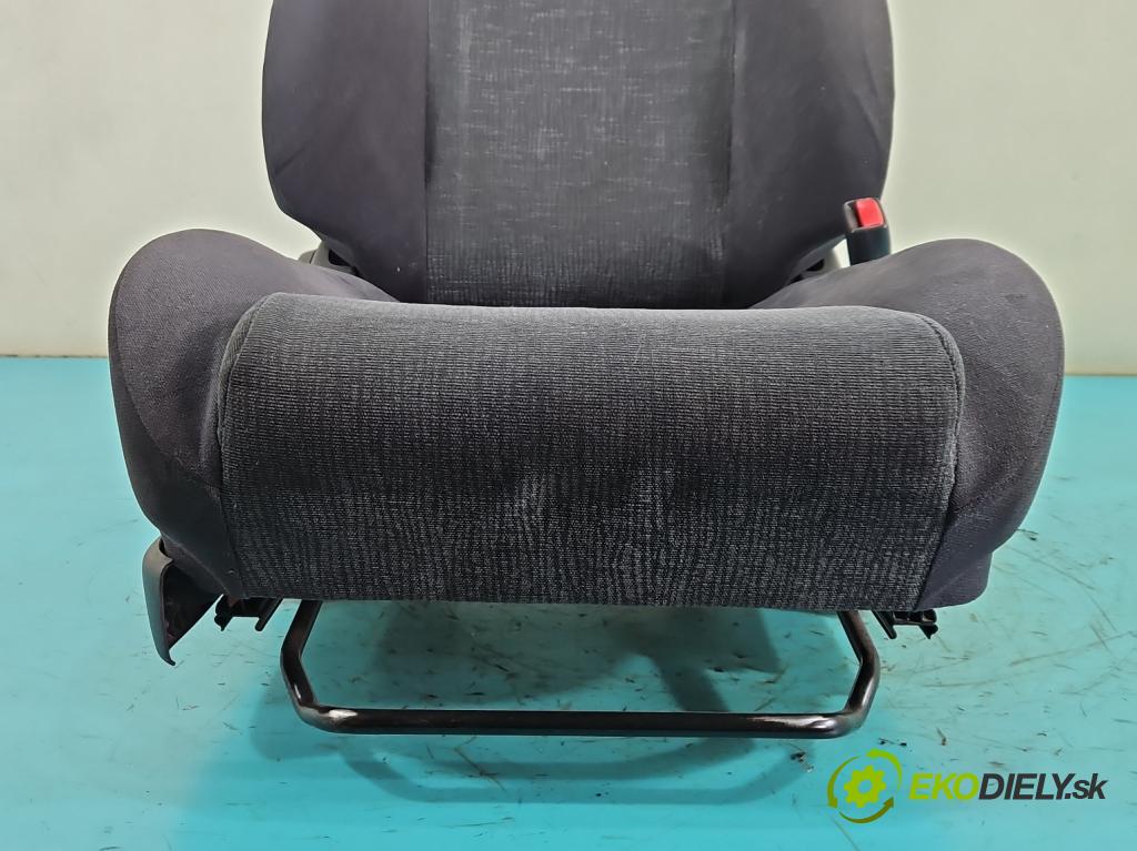 Toyota Corolla E12 2001-2009 2.0 D4D 90 HP manual 66 kW 1995 cm3 5- Sedačka pravý  (Sedadlo)