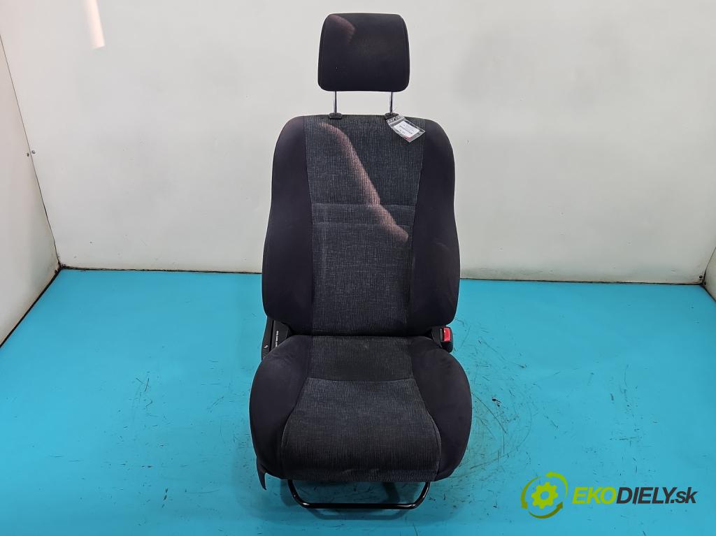 Toyota Corolla E12 2001-2009 2.0 D4D 90 HP manual 66 kW 1995 cm3 5- Sedačka pravý  (Sedadlo)