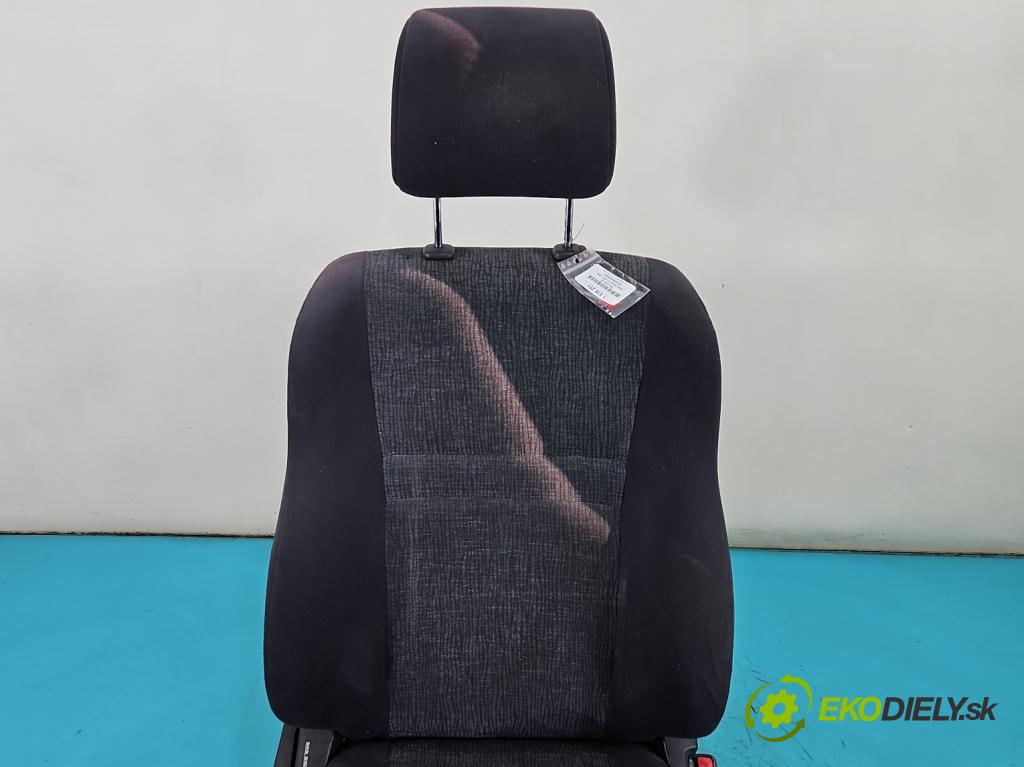 Toyota Corolla E12 2001-2009 2.0 D4D 90 HP manual 66 kW 1995 cm3 5- Sedačka pravý  (Sedadlo)