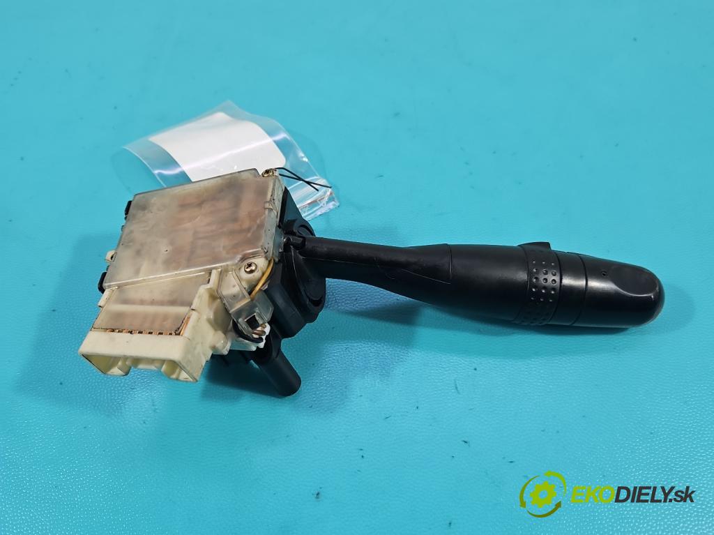 Toyota Corolla E12 2001-2009 2.0 D4D 90 HP manual 66 kW 1995 cm3 5- prepínač smeroviek 1736481 (Prepínacie páčky pod volantom)