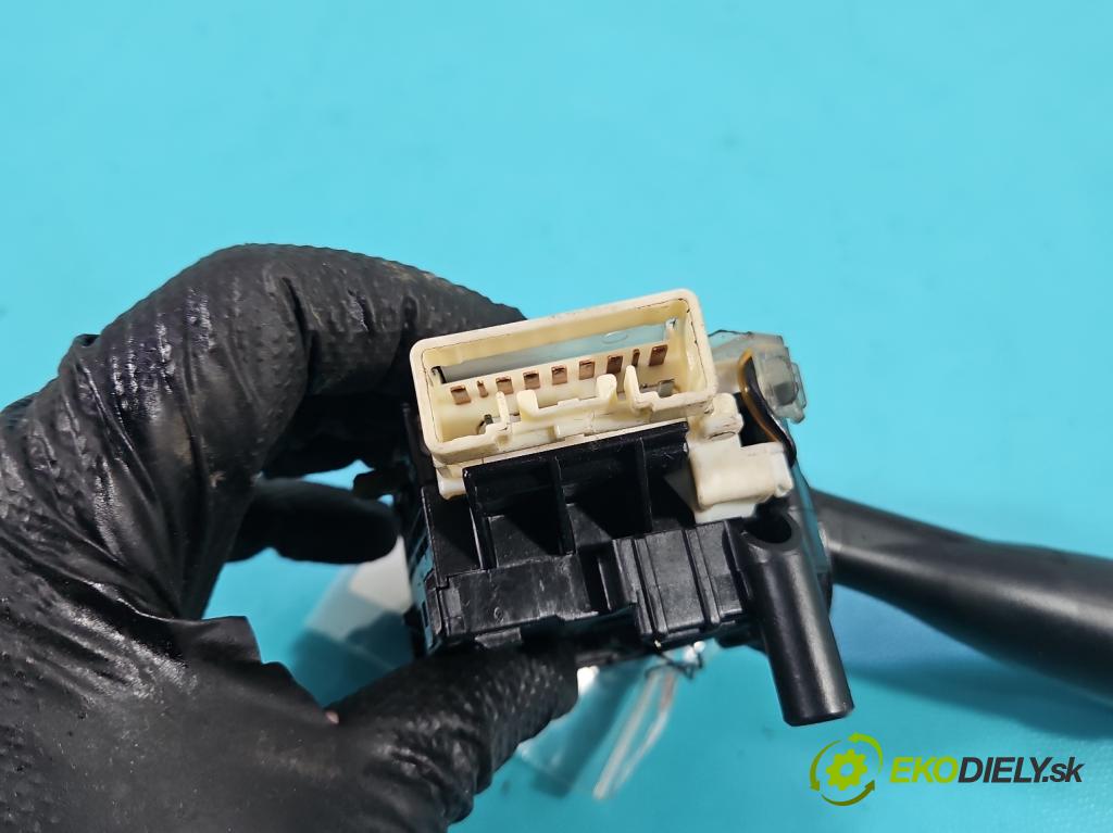 Toyota Corolla E12 2001-2009 2.0 D4D 90 HP manual 66 kW 1995 cm3 5- prepínač smeroviek 1736481 (Prepínacie páčky pod volantom)