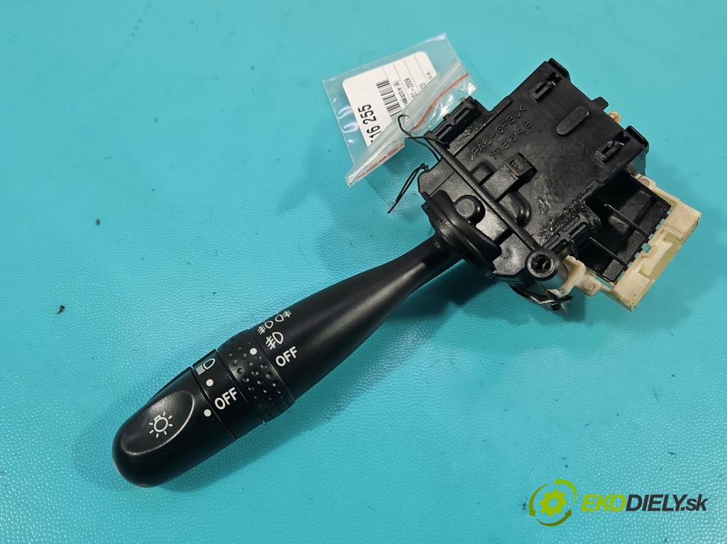 Toyota Corolla E12 2001-2009 2.0 D4D 90 HP manual 66 kW 1995 cm3 5- prepínač smeroviek 1736481 (Prepínacie páčky pod volantom)