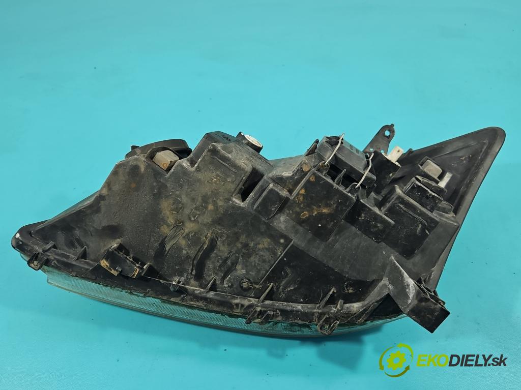 Toyota Corolla E12 2001-2009 2.0 D4D 90 HP manual 66 kW 1995 cm3 5- Reflektor: pravý 89006309 (Svetlo predné pravé)