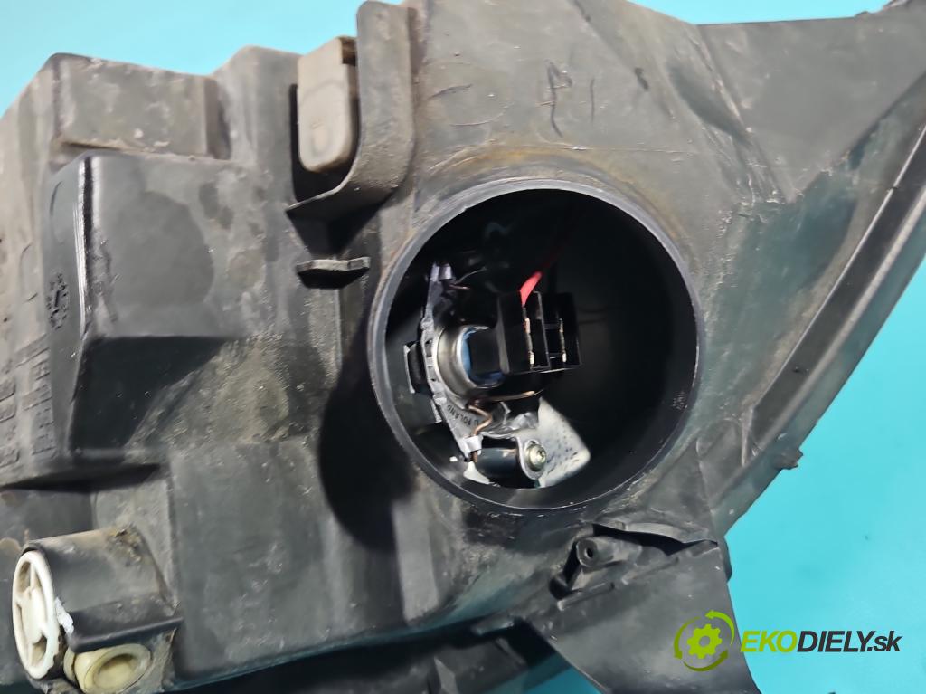 Toyota Corolla E12 2001-2009 2.0 D4D 90 HP manual 66 kW 1995 cm3 5- Reflektor: pravý 89006309 (Svetlo predné pravé)