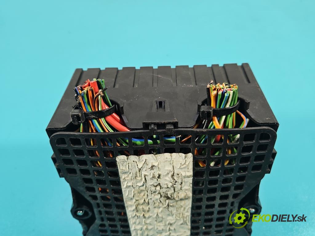 Ford Fiesta Mk6 2002-2008 1.3 8V 69KM manual 51 kW 1299 cm3 5- skrinka poistka 4S6T-14401-FB (Poistková skrinka)