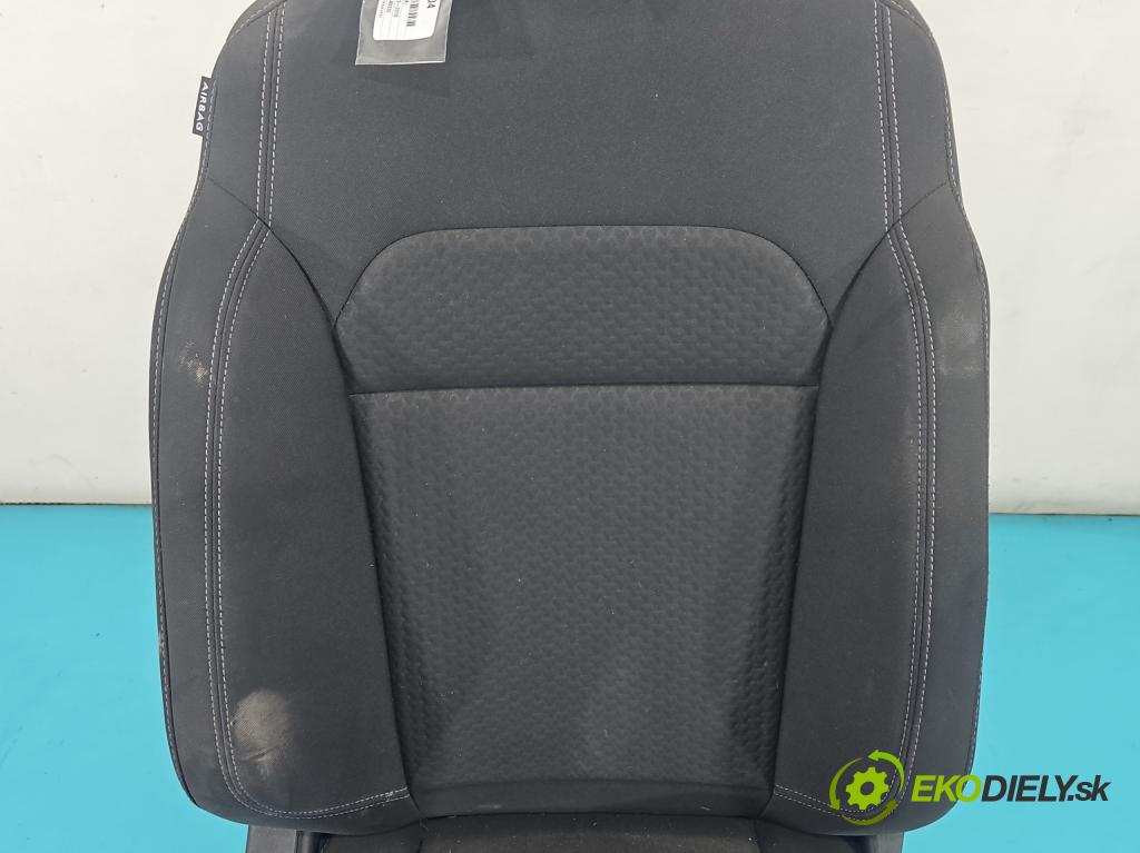 Ford Kuga Mk2 2013-2019 1.5 120 hp manual 88.3 kW 1498 cm3 5- Sedadlo pravý  (Sedadlo)