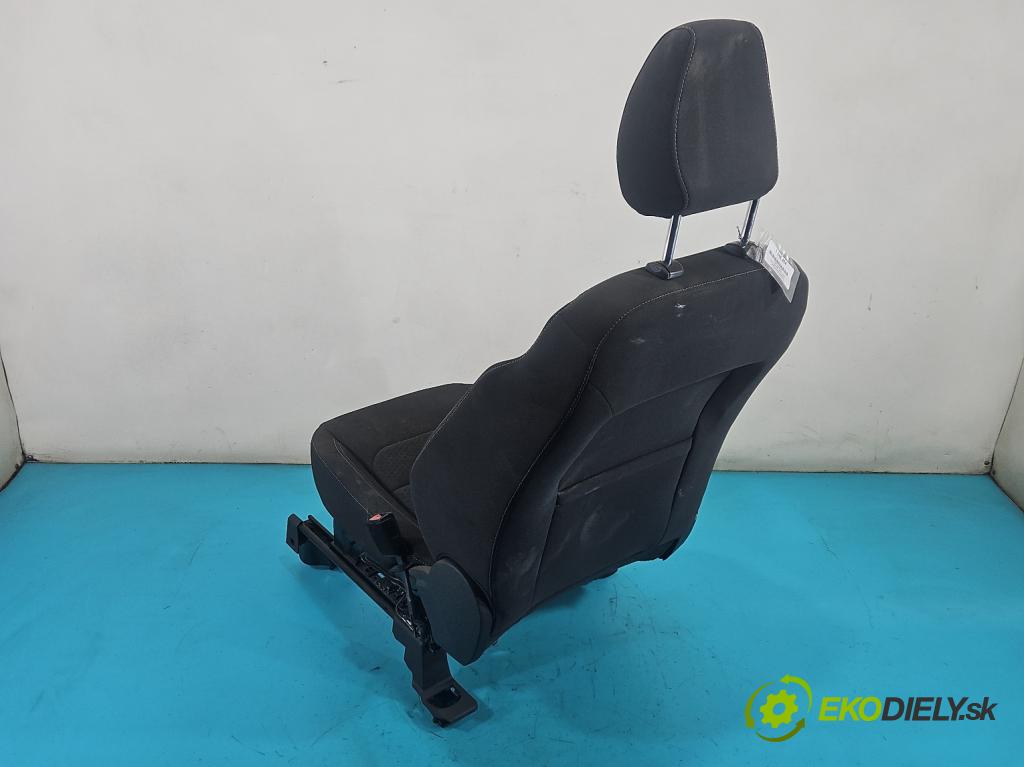 Ford Kuga Mk2 2013-2019 1.5 120 hp manual 88.3 kW 1498 cm3 5- Sedadlo pravý  (Sedadlo)