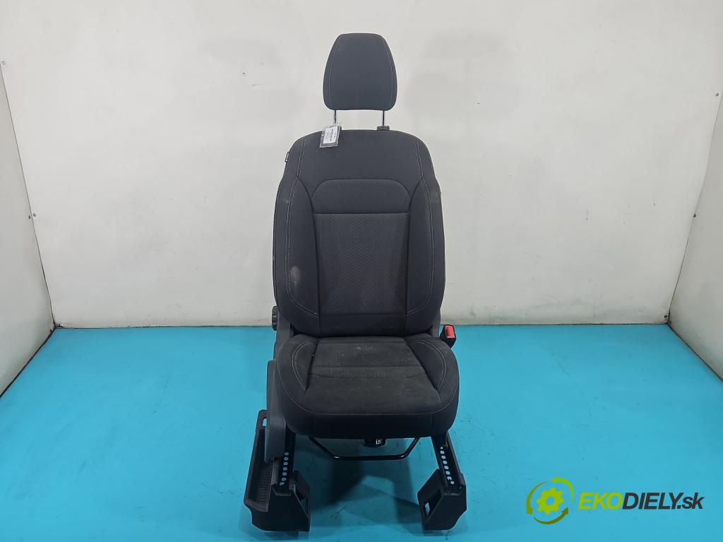 Ford Kuga Mk2 2013-2019 1.5 120 hp manual 88.3 kW 1498 cm3 5- Sedadlo pravý  (Sedadlo)