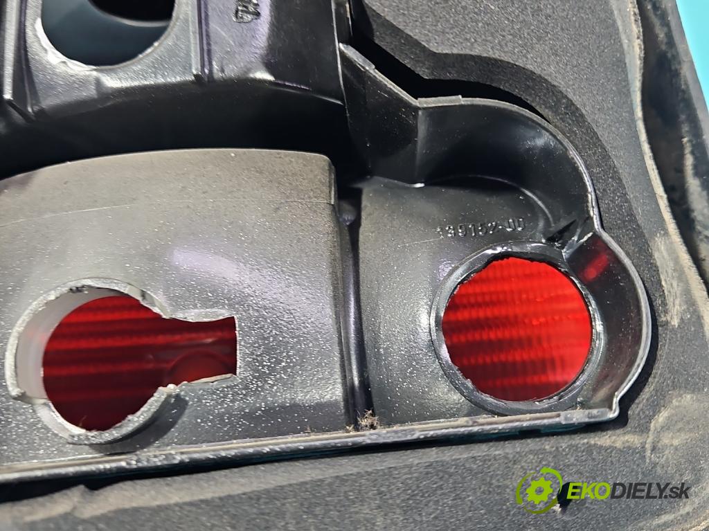 Vw Golf III 1991-1998 1.9d 64 hp manual 47 kW 1896 cm3 5- světlo zadní pravé 1H6945112 (Klika dveří ostatní)