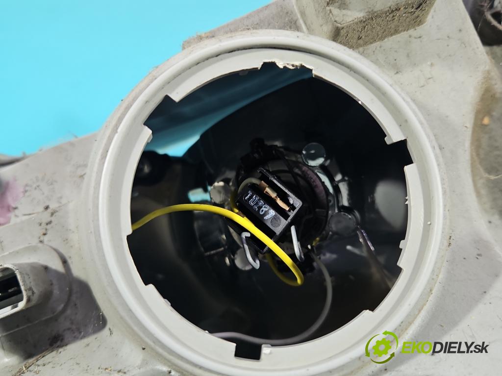 Renault Master II 1998-2010 2.5 DCI 114 HP manual 84 kW 2463 cm3 5- Reflektor: pravý 8200163521 (Svetlo predné pravé)