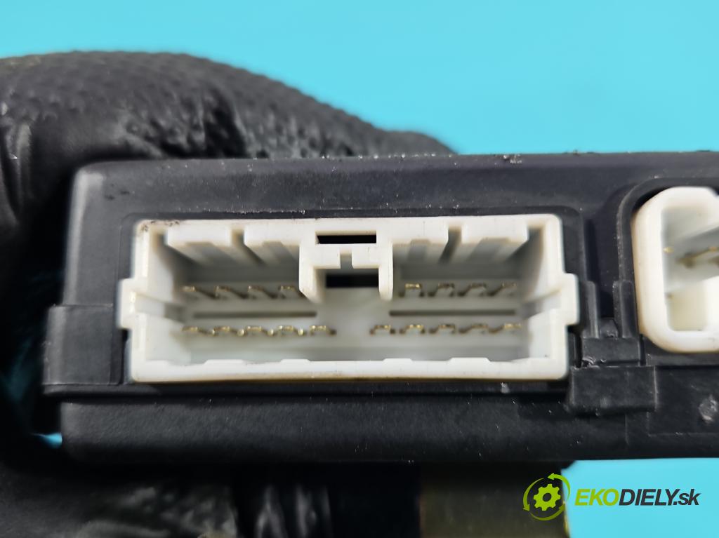 Volvo V40 I 1995-2004 1.9 DCI 102 HP manual 75 kW 1870 cm3 5- riadiaca jednotka komfortu 30638707