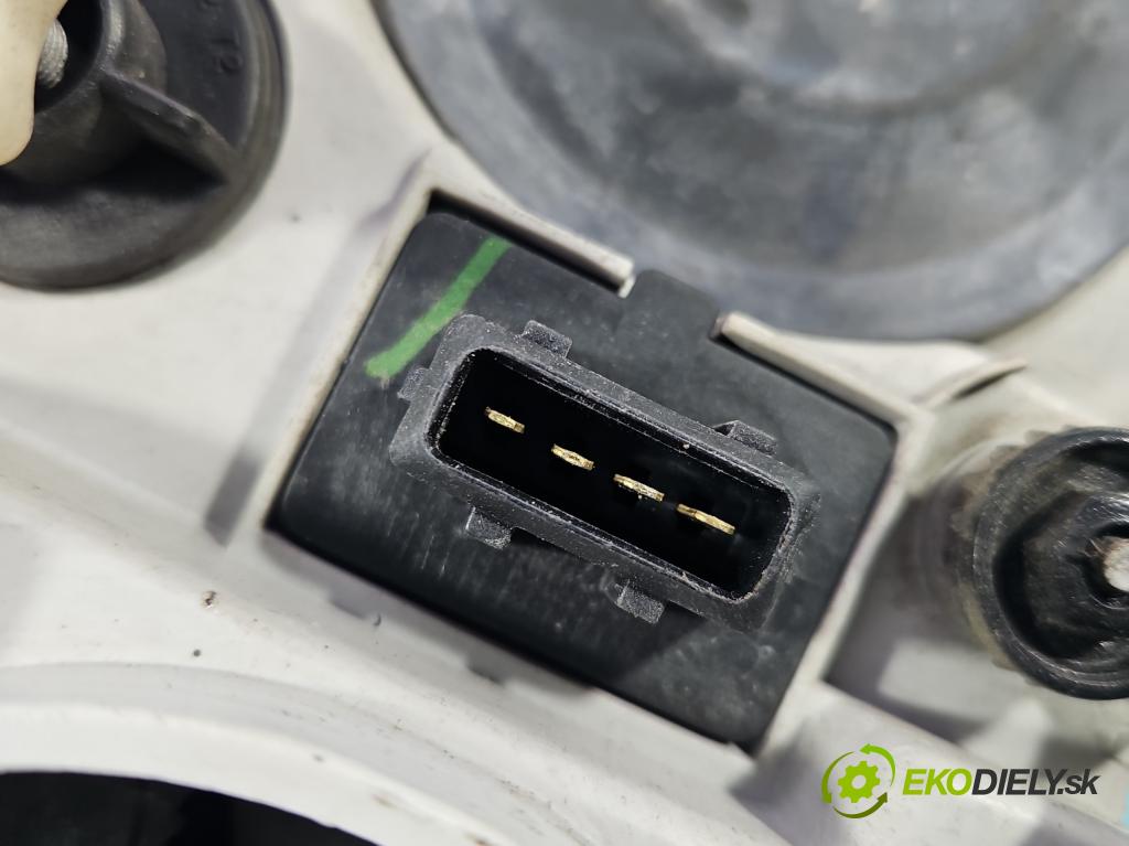 Volvo V40 I 1995-2004 1.9 DCI 102 HP manual 75 kW 1870 cm3 5- Reflektor: pravý  (Svetlo predné pravé)