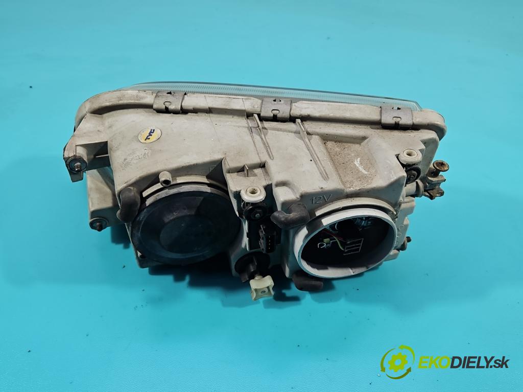 Volvo V40 I 1995-2004 1.9 DCI 102 HP manual 75 kW 1870 cm3 5- Reflektor: pravý  (Svetlo predné pravé)