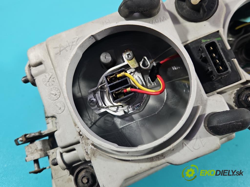 Volvo V40 I 1995-2004 1.9 DCI 102 HP manual 75 kW 1870 cm3 5- Reflektor: pravý  (Svetlo predné pravé)