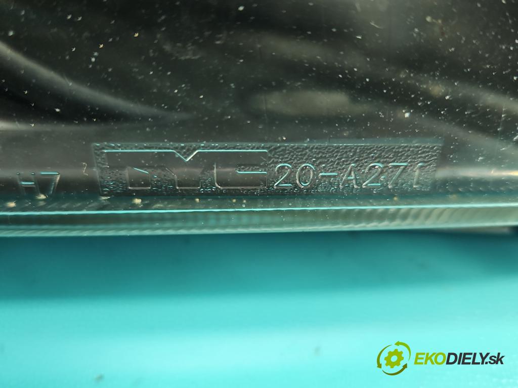 Volvo V40 I 1995-2004 1.9 DCI 102 HP manual 75 kW 1870 cm3 5- Reflektor: pravý  (Svetlo predné pravé)