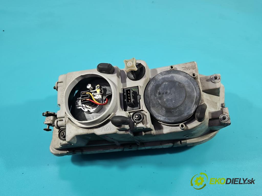 Volvo V40 I 1995-2004 1.9 DCI 102 HP manual 75 kW 1870 cm3 5- Reflektor: pravý  (Svetlo predné pravé)