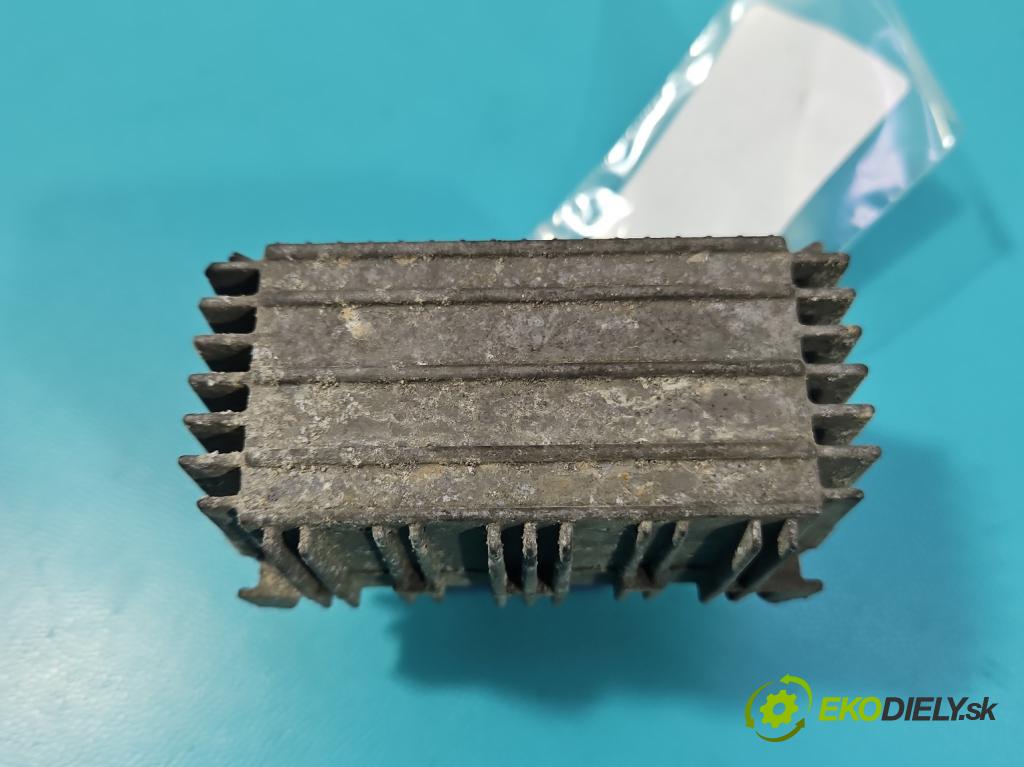 Opel Astra III 2004-2014 1.3 cdti 90 HP manual 66 kW 1248 cm3 5- Relé: svíčky: zařicích: 55353011 (Relé)