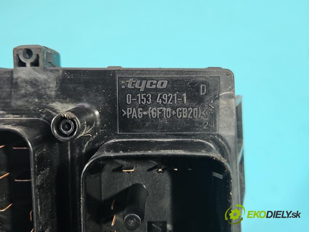 Opel Astra III 2004-2014 1.3 cdti 90 HP manual 66 kW 1248 cm3 5- skrinka poistka 13206748 (Poistková skrinka)