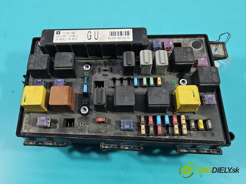 Opel Astra III 2004-2014 1.3 cdti 90 HP manual 66 kW 1248 cm3 5- skrinka poistka 13206748 (Poistková skrinka)