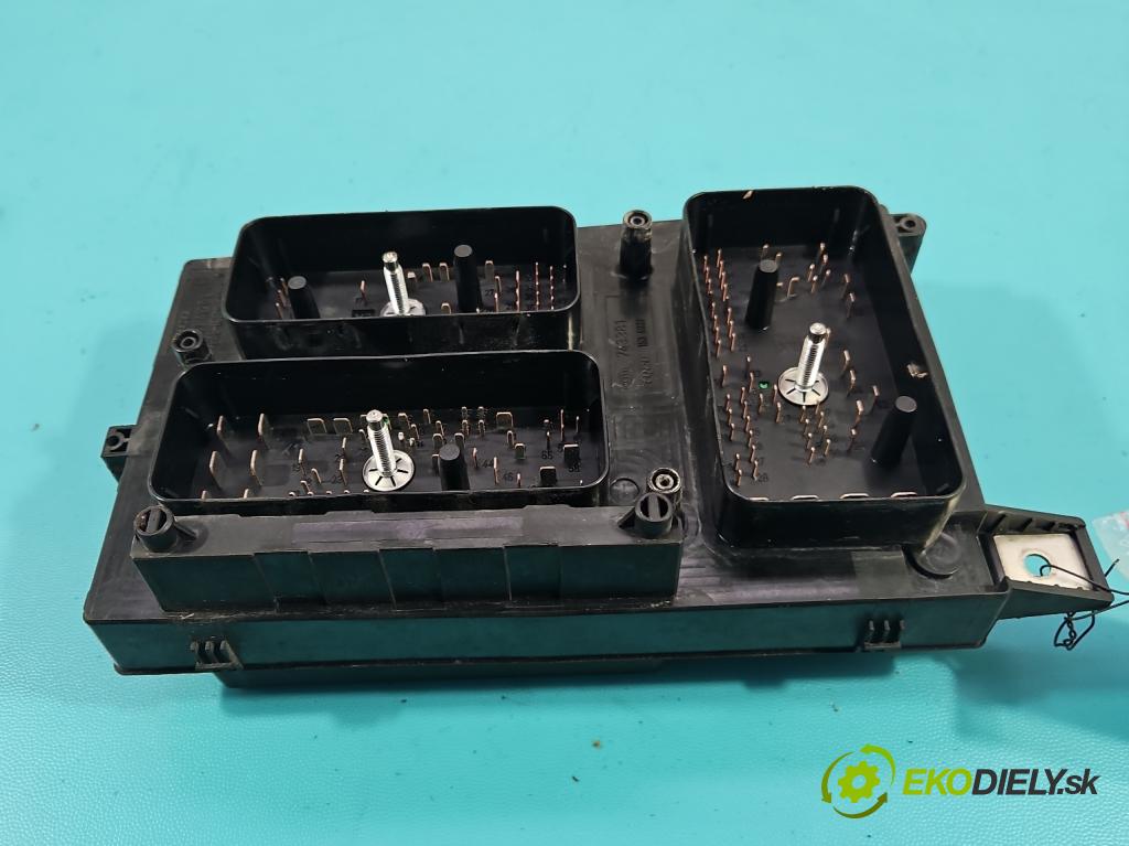 Opel Astra III 2004-2014 1.3 cdti 90 HP manual 66 kW 1248 cm3 5- skrinka poistka 13206748 (Poistková skrinka)