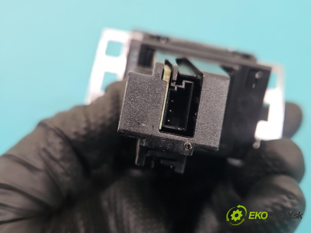 Vw Passat B7 2010-2014 2.0 tdi 170 hp automatic 125 kW 1968 cm3 5- lišta ozdobná interiéry: 32157-0200